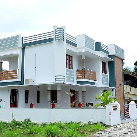 Pullad Villa Aranmula Dış mekan fotoğraf